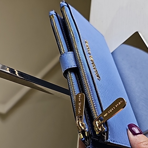 Michael Kors Periwinkle Saffiano Leather Double Zip Phone Wristlet/Wallet EUC - Picture 4 of 16